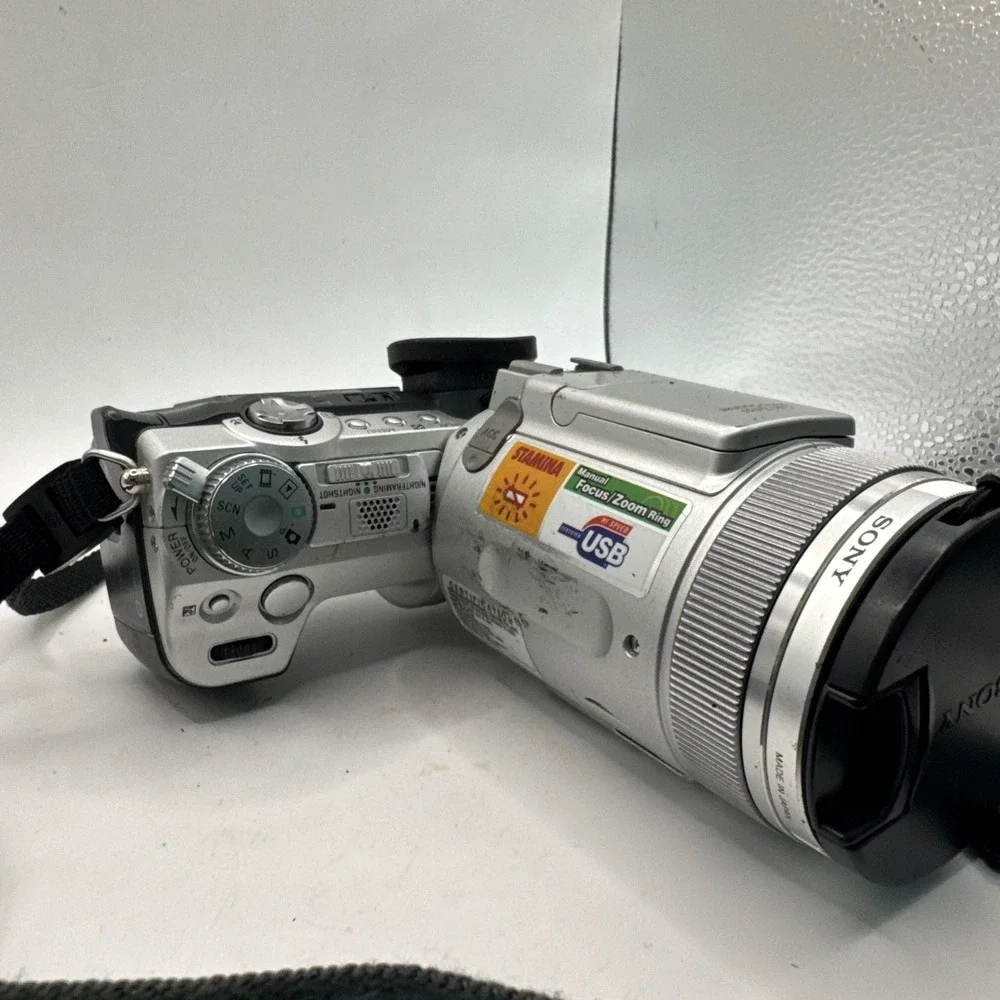 Sony Cyber-Shot DSC-F717 Compact Digital Still Camera